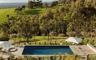 Uncork connection: 5 romantic getaways in the Adelaide Hills for starry-eyed bliss
